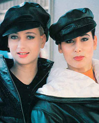 Models mit ESCO-Ledermützen